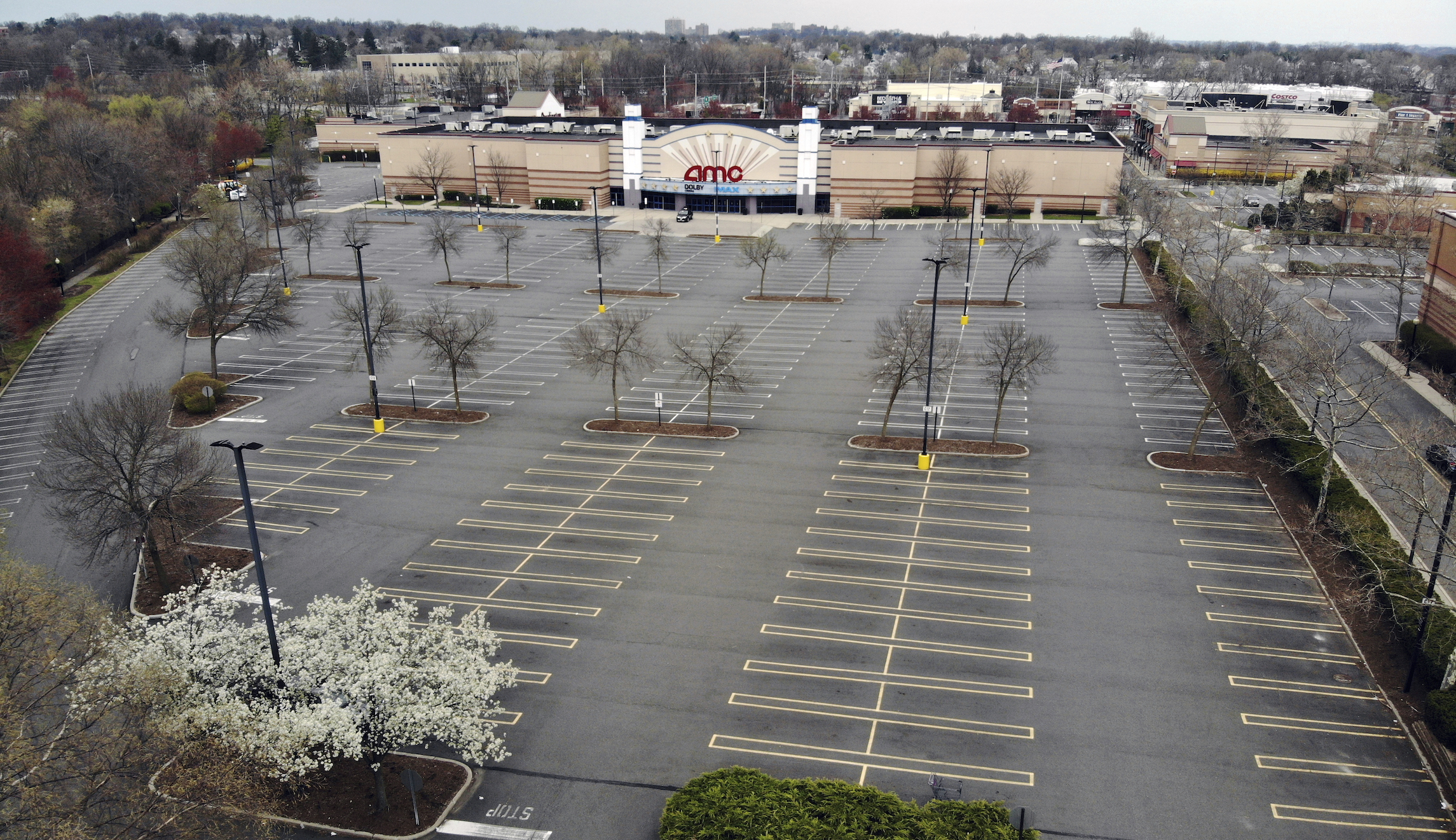 AMC Theatres reverse course on mask-wearing and will now require it