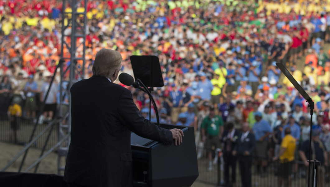 Trump, media in endless battle over who should apologize