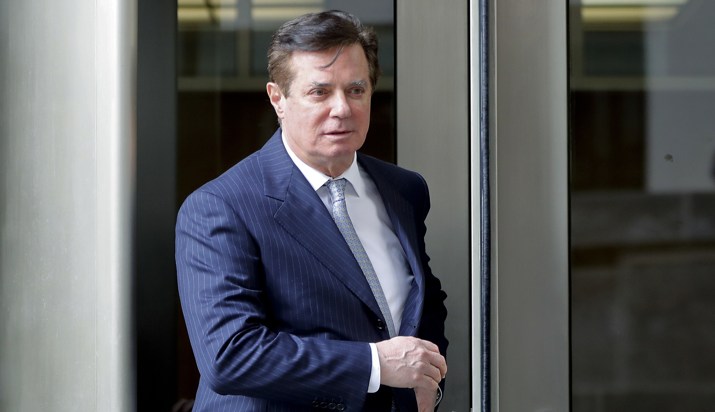 Paul Manafort reportedly being held in ‘solitary confinement’