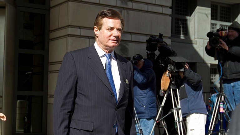 Reporters covering Manafort trial receive warning from judge that they will be removed if disruptive