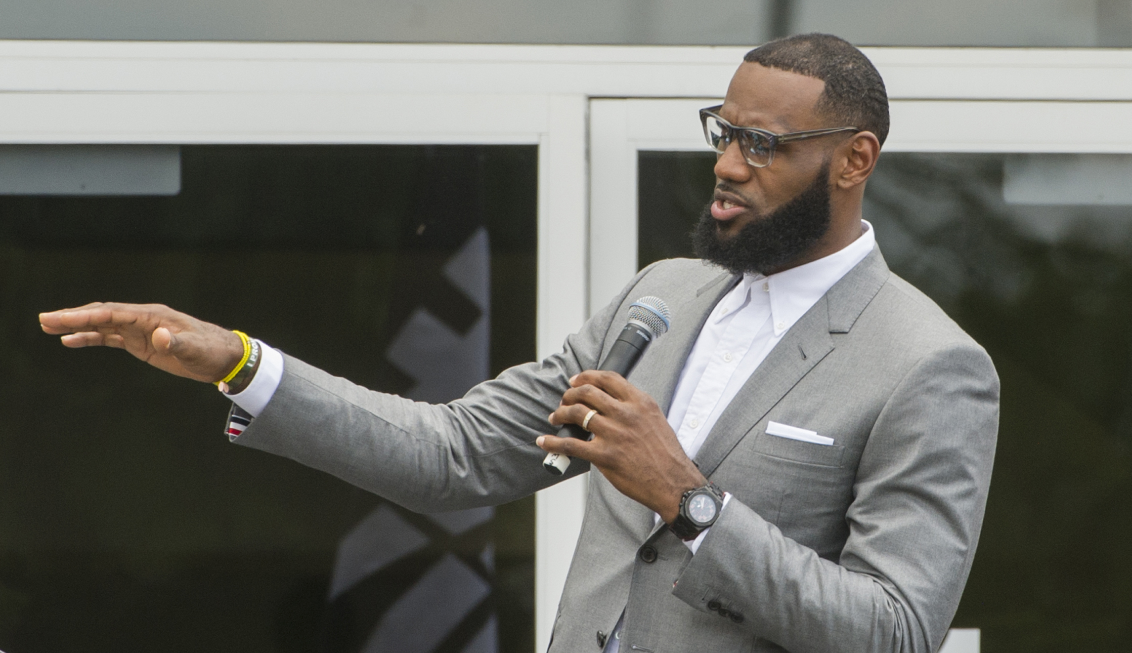 It’s LeBron James, not Donald Trump, who’s using sports to divide us