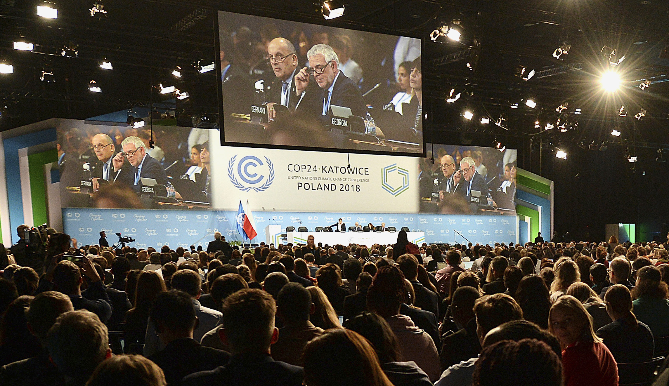 Nations at UN climate talks back universal emissions rules