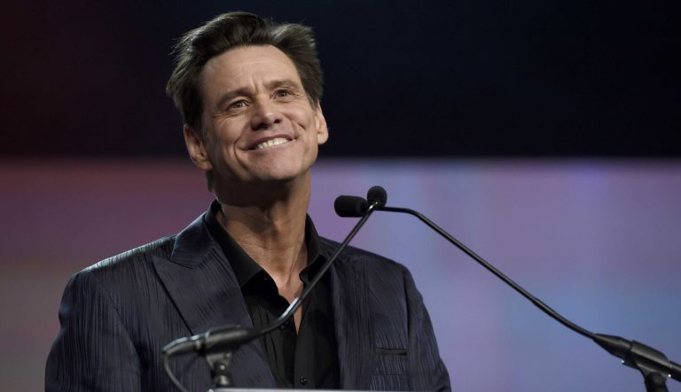 Jim Carrey presents the vanguard award at the 30th annual Palm Springs International Film Festival on Thursday, Jan. 3, 2019, in Palm Springs, Calif. 