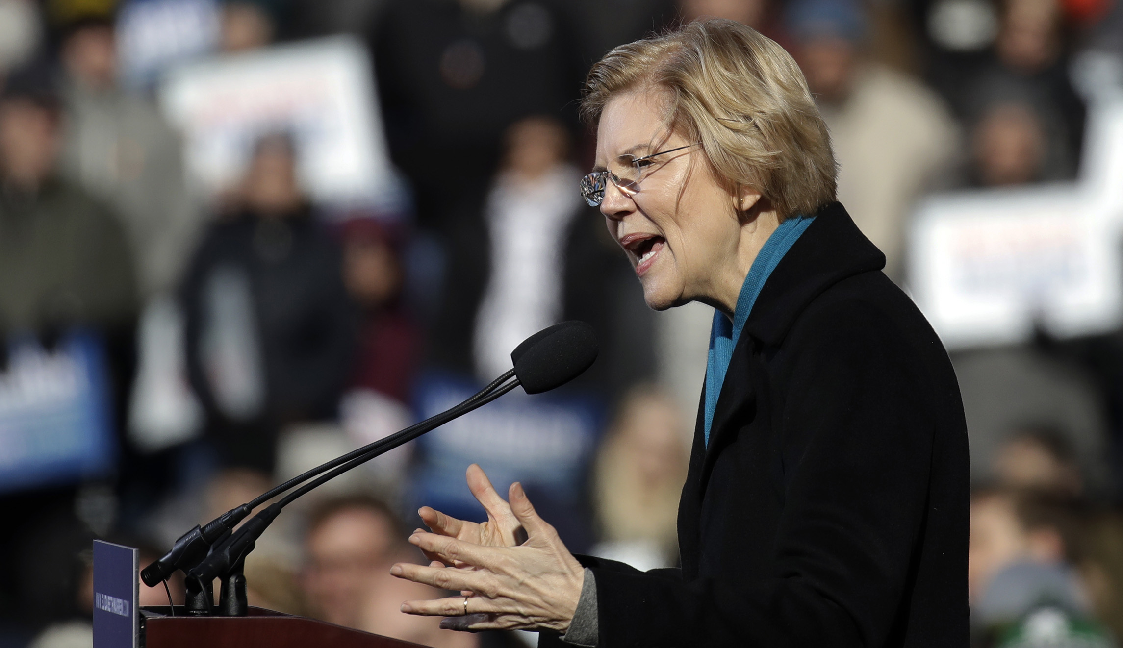 Elizabeth Warren supporters walk out of her launch speech on live TV