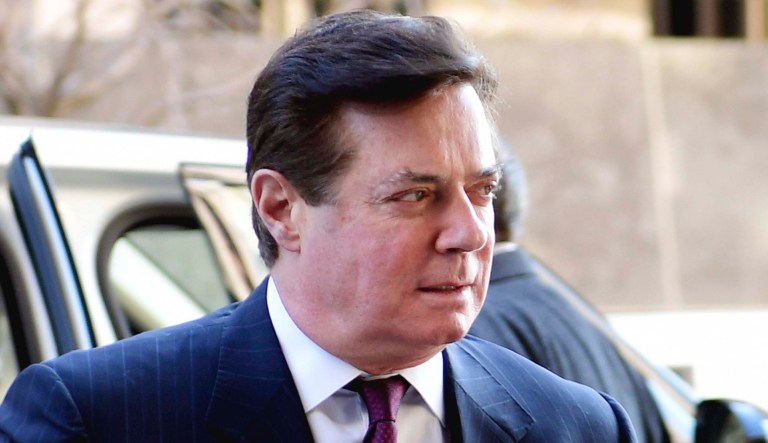 Former Trump campaign chairman Paul Manafort arrives at federal court in Washington. 