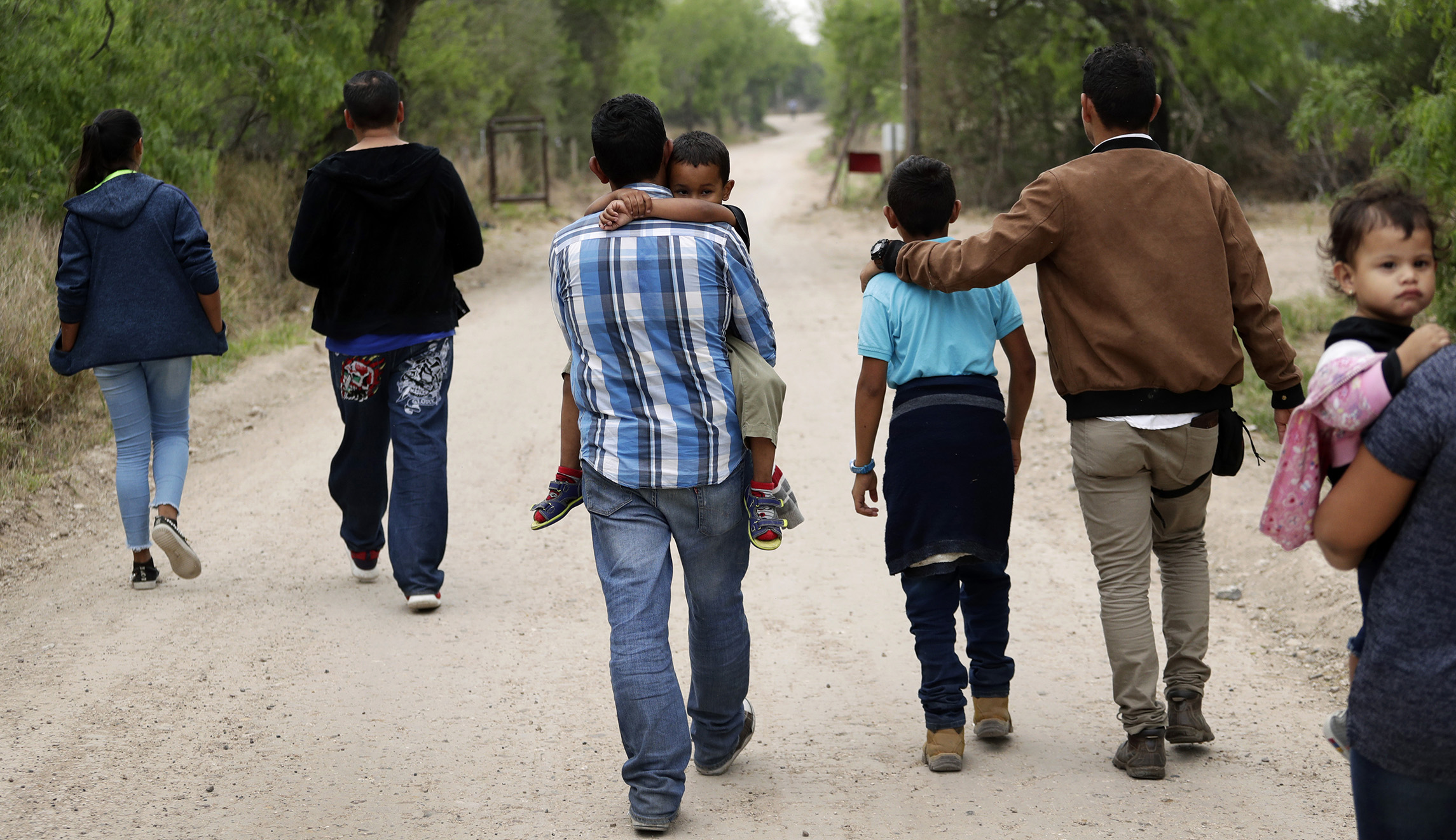 EXCLUSIVE: Biden administration to release 400 migrant families per day by June, up from 50 in January