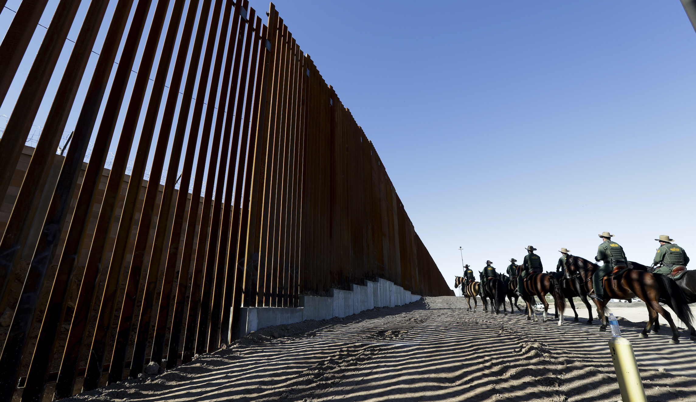 Thirty-foot makeshift ladder appears on Trump border wall in California