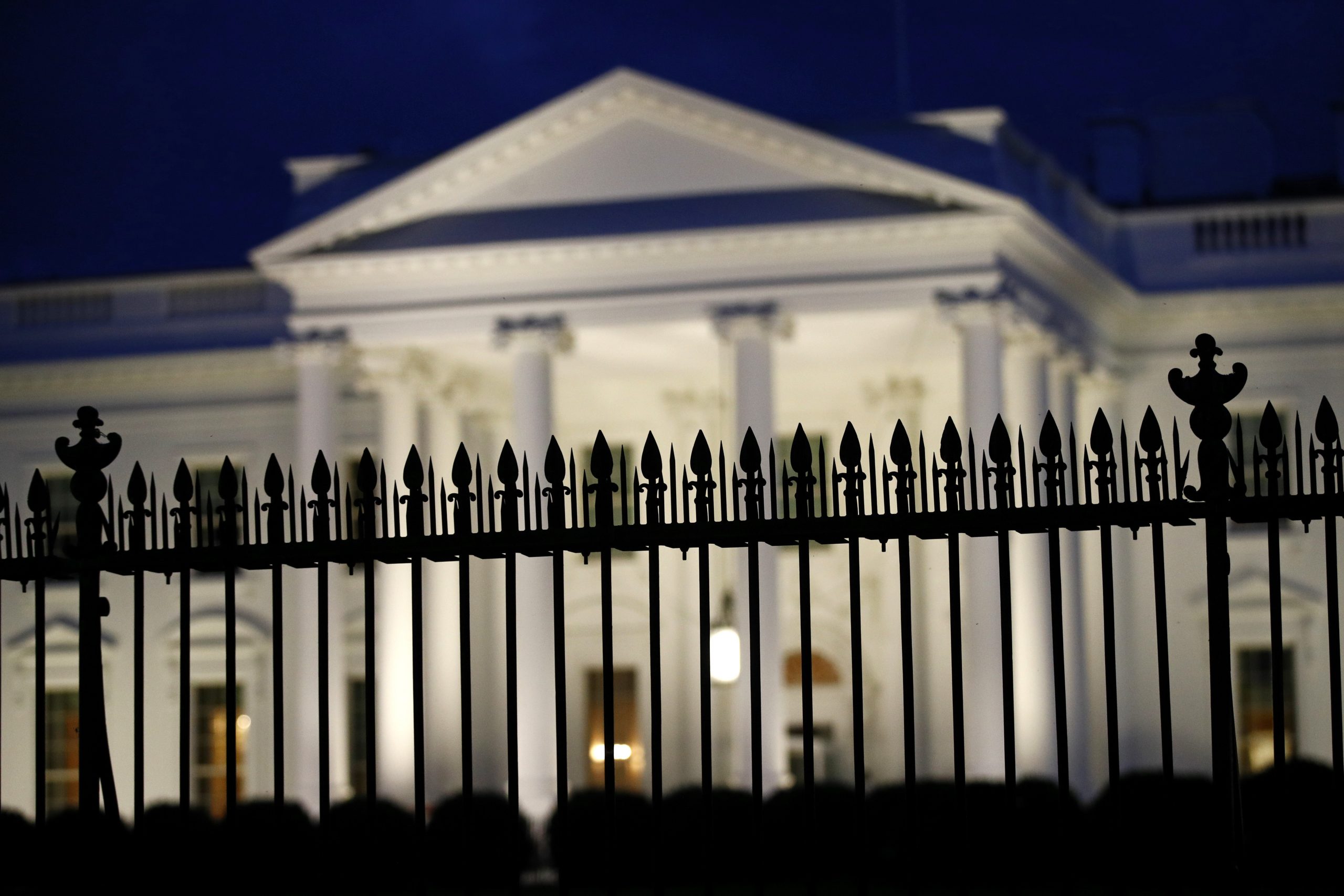 Man charged with assaulting officer, trying to scale White House fence
