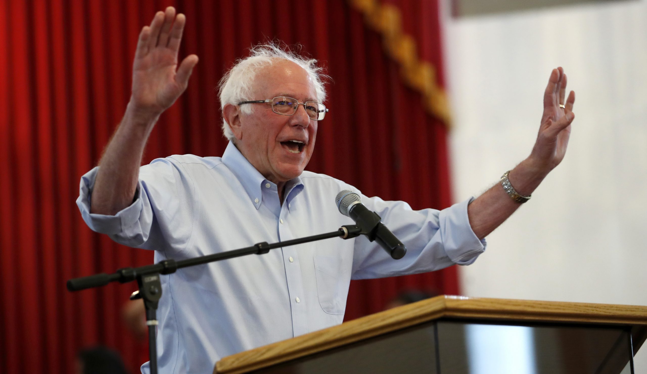 Bernie Sanders shows off sword Ross Perot gave him