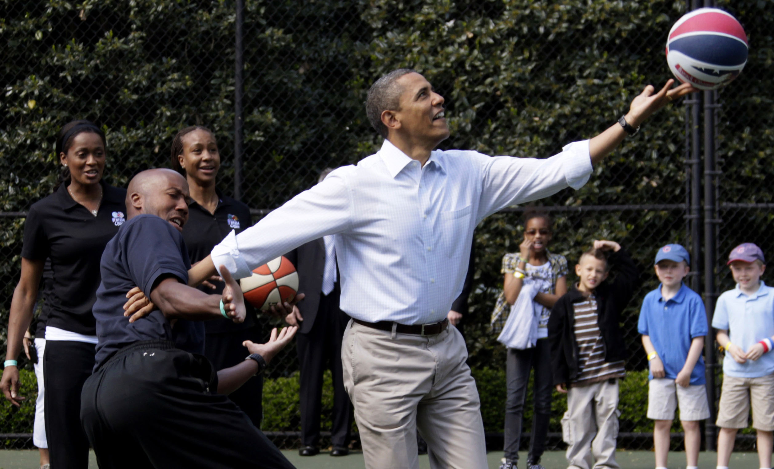 Obama high school basketball jersey sells for high price