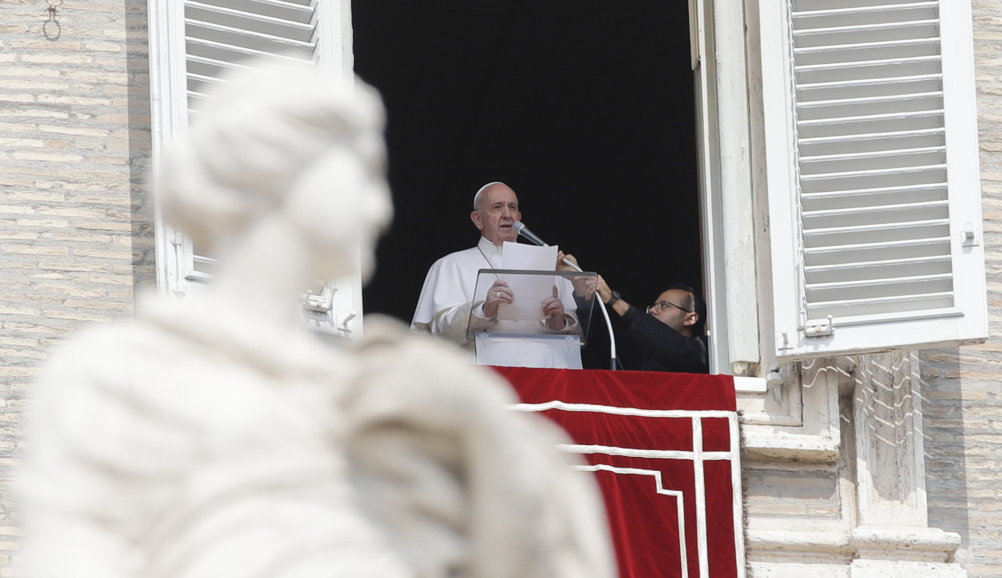 Pope gets stuck in Vatican elevator on his way to weekly sermon