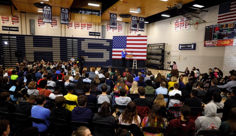 Elizabeth Warren chooses special interests over students