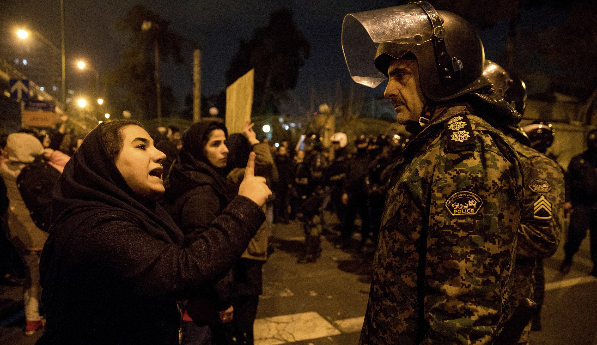 Support Iranian protesters: Let them visit America