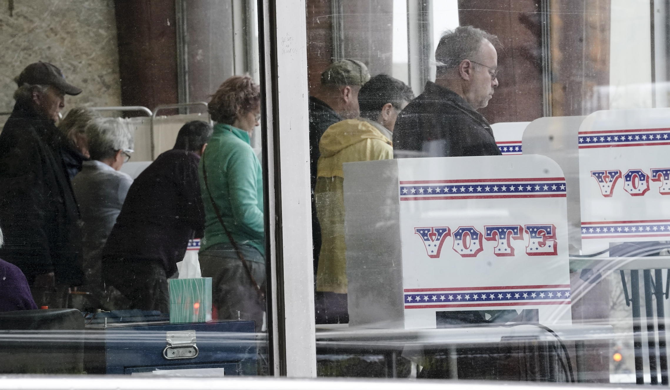 Federal judge rules Wisconsin primary can proceed