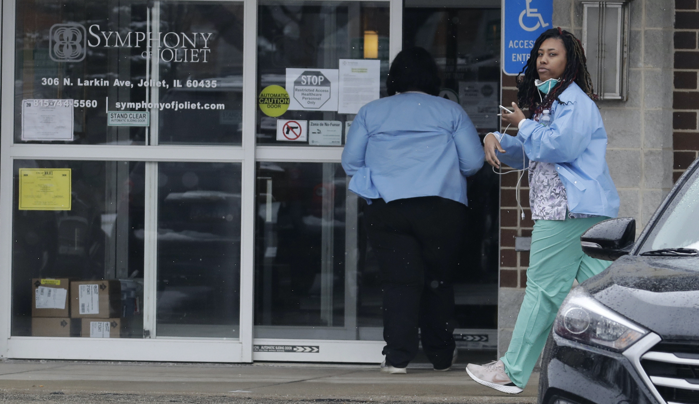 Illinois criticized for slow vaccinations at nursing homes