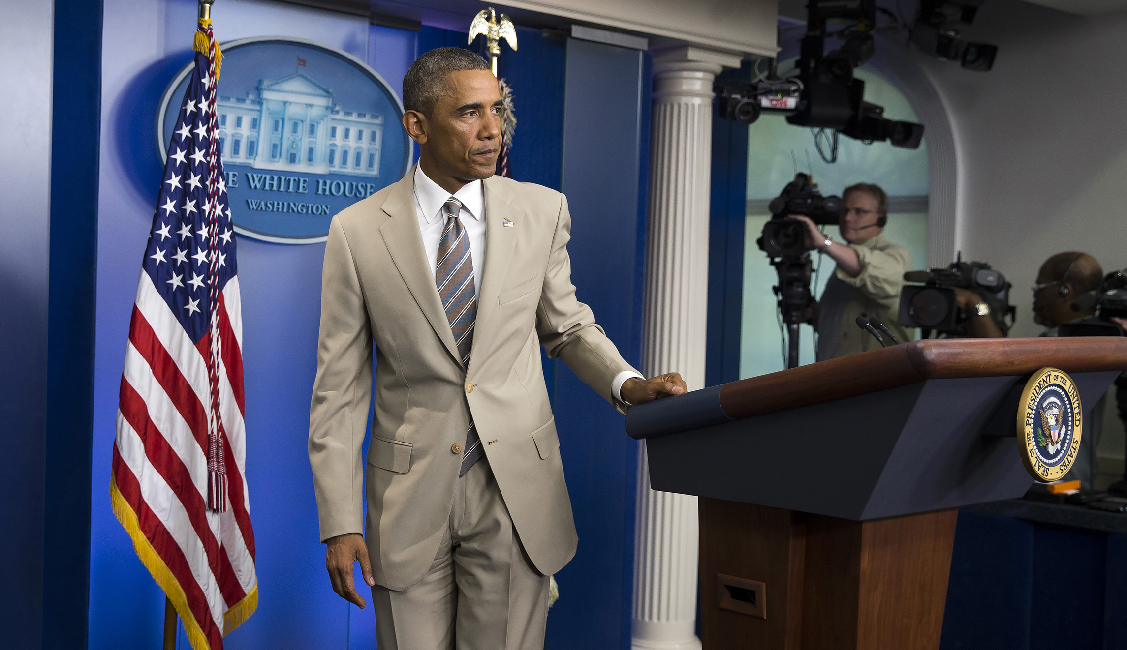 On fifth anniversary of Obama’s tan suit, media keep lying that his White House was scandal-free