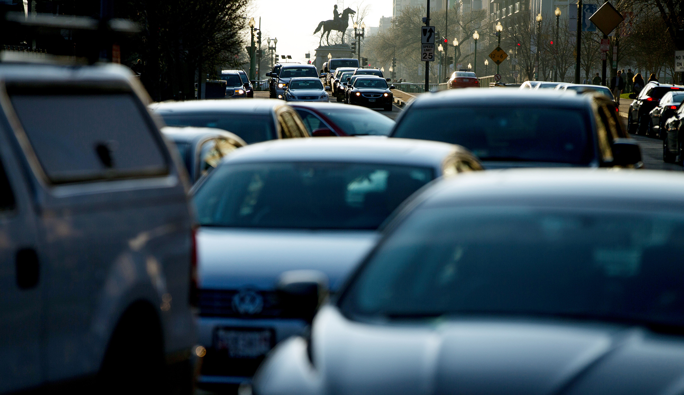 Arizona lawmakers pass red-light camera ban
