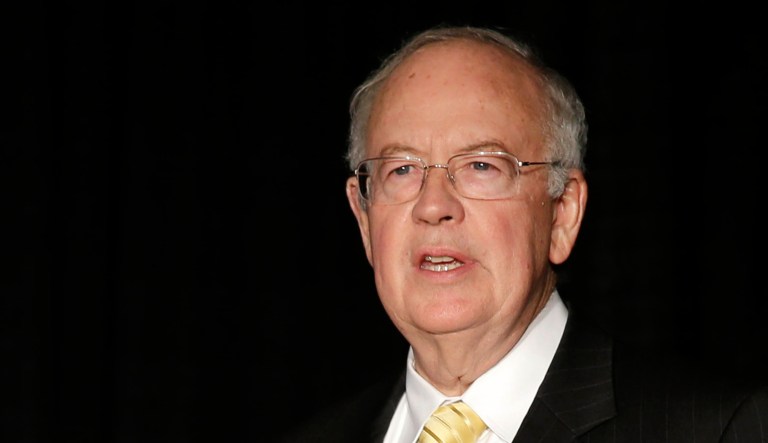 Ken Starr delivers comments at a memorial service.