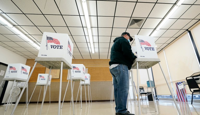 Iowa voters would view Hart as an illegitimate congresswoman if installed by House: Poll