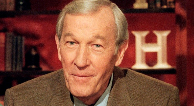 FILE - In this Aug. 6, 2001, file photo, veteran journalist Roger Mudd tapes a segment for the History Channel at CBS studios in New York. Mudd, the longtime political correspondent and anchor for NBC and CBS who once stumped Sen. Edward Kennedy by simply asking why he wanted to be president, died Tuesday, March 9, 2021. He was 93. (AP Photo/Marty Lederhandler, File)