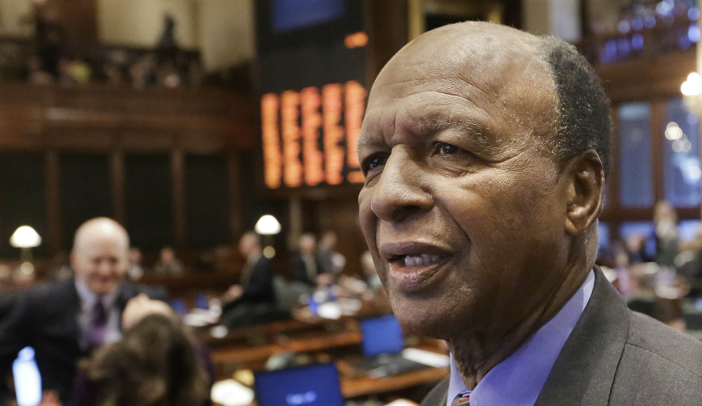 Illinois secretary of state extends expiration dates for licenses, plate renewals to Nov. 1