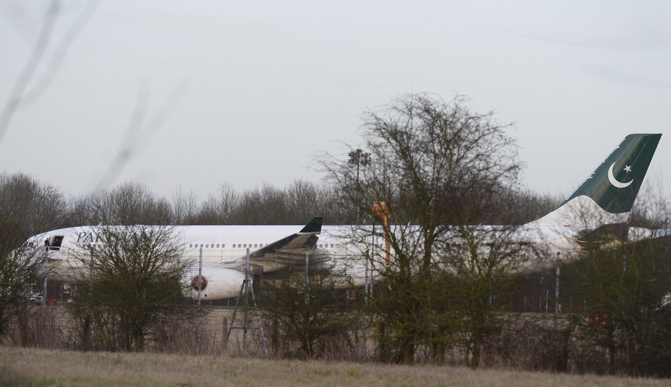Pakistan International Airlines flight crashes in city of Karachi