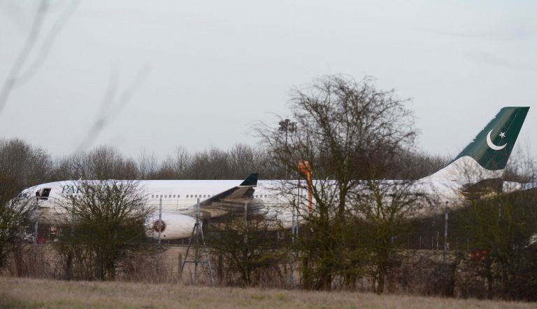 Pakistan International Airlines flight crashes in city of Karachi