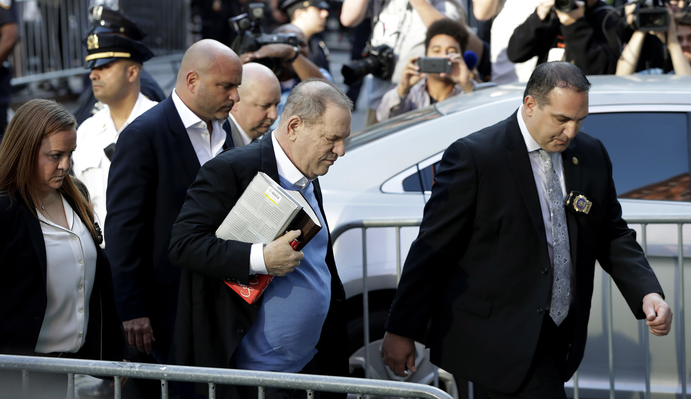 Harvey Weinstein turns himself into police: Watch