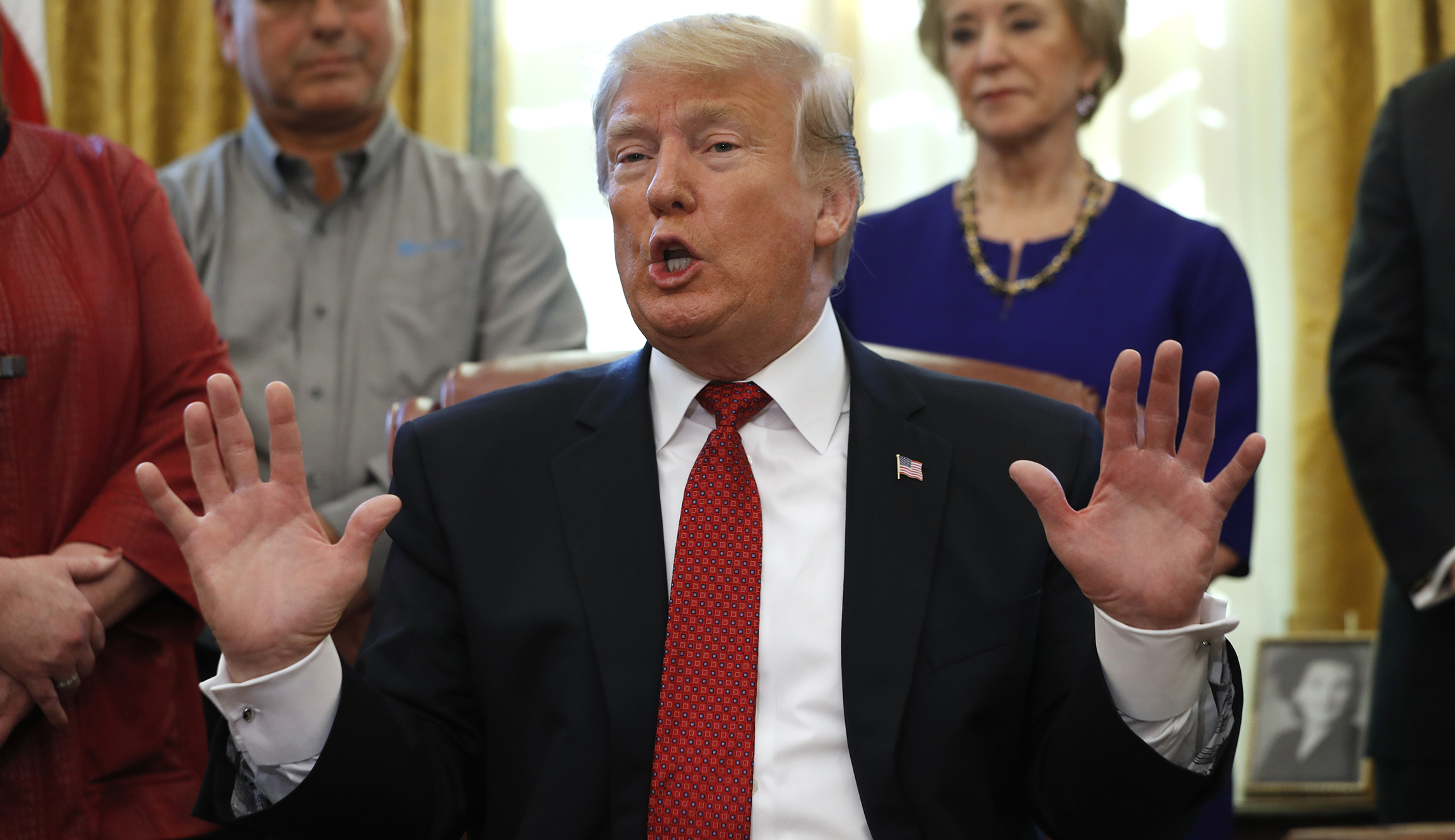 Trump: Press ‘distorted’ comments from top US intelligence officials