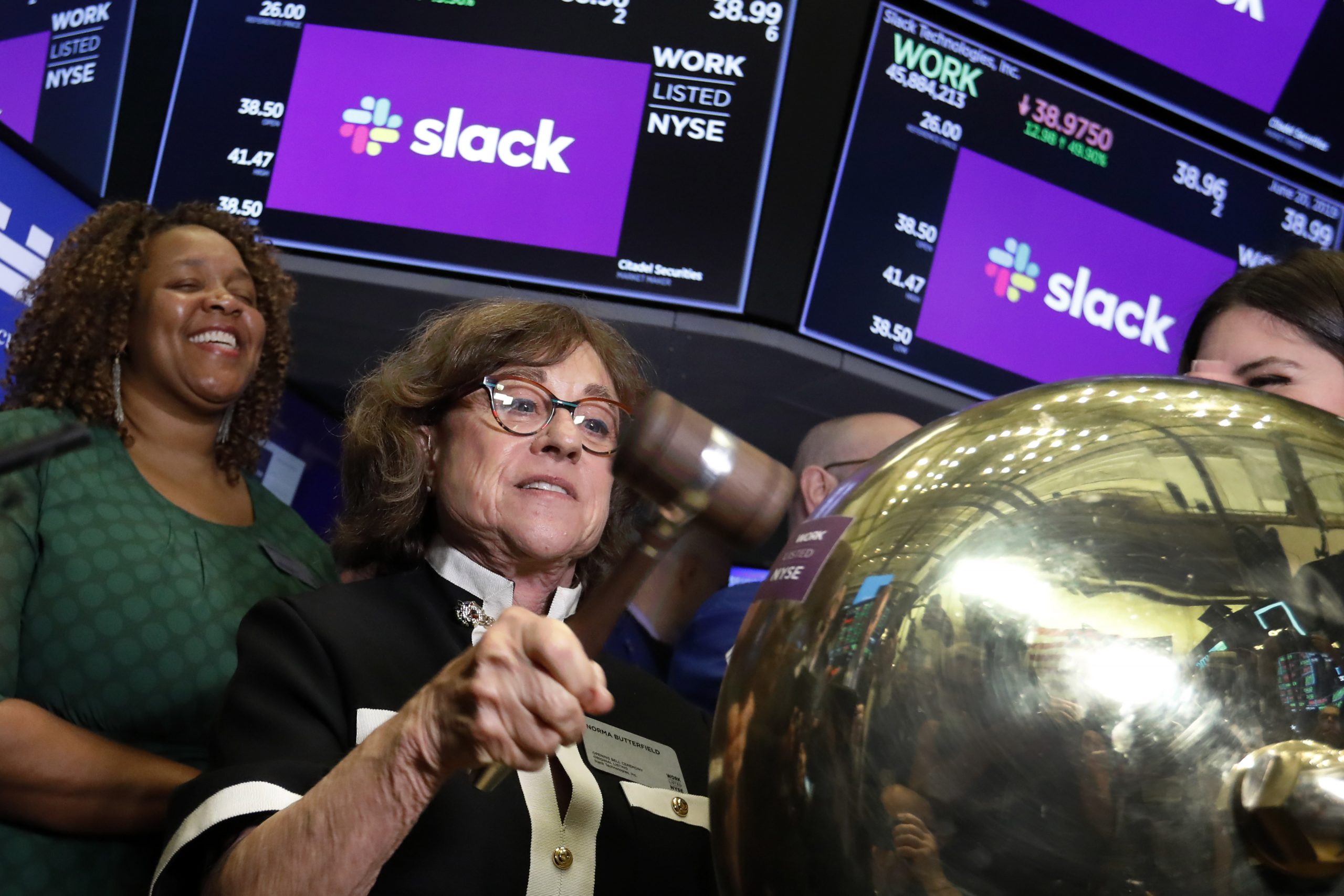 Justices cut Salesforce some slack to avoid class-action suit