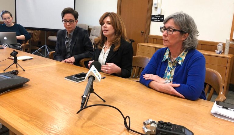 Independent Oregon gubernatorial hopeful surges as Republican avoids Trump links