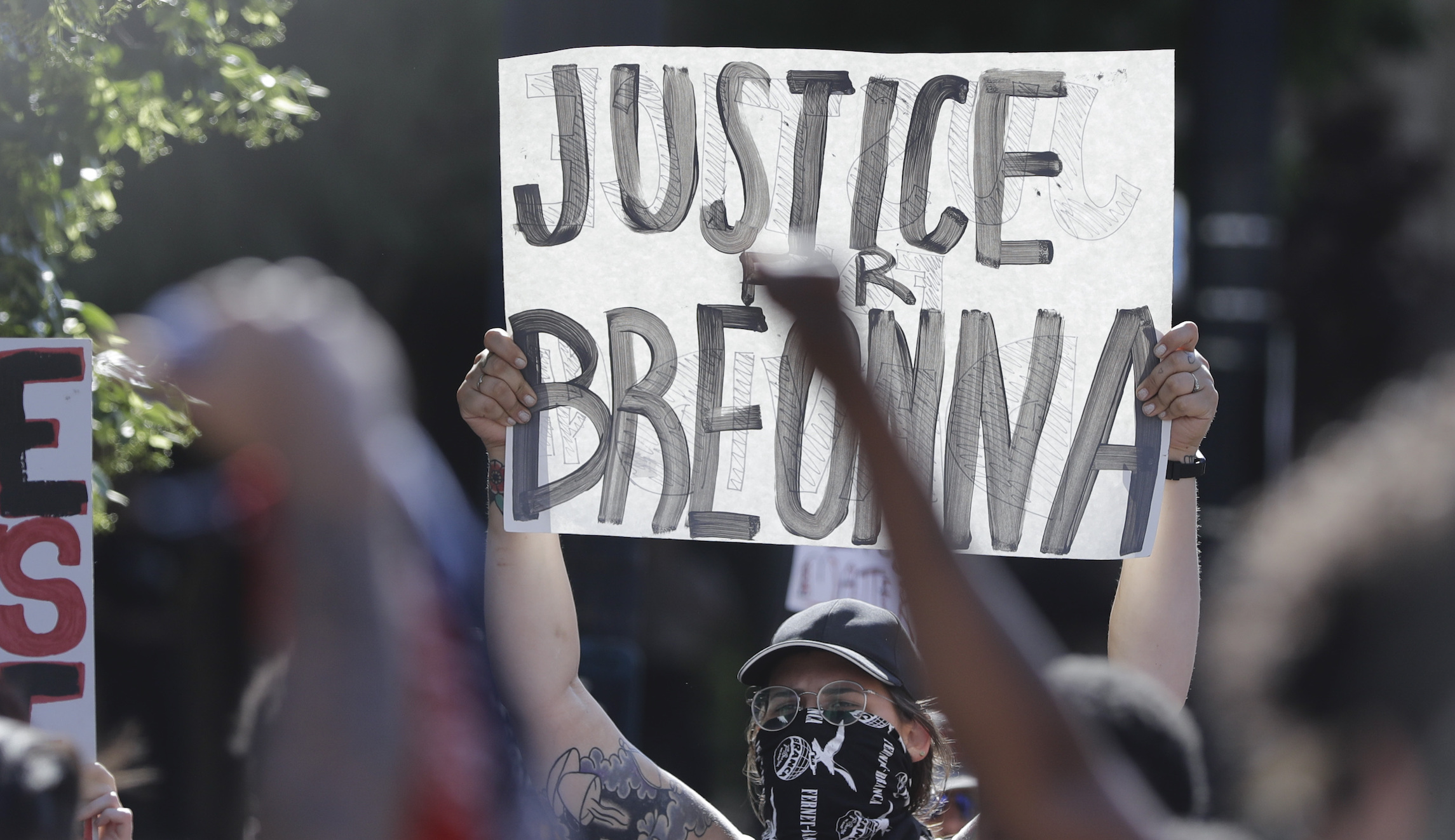 Louisville Metro Council votes to ban no-knock raids three months after death of Breonna Taylor