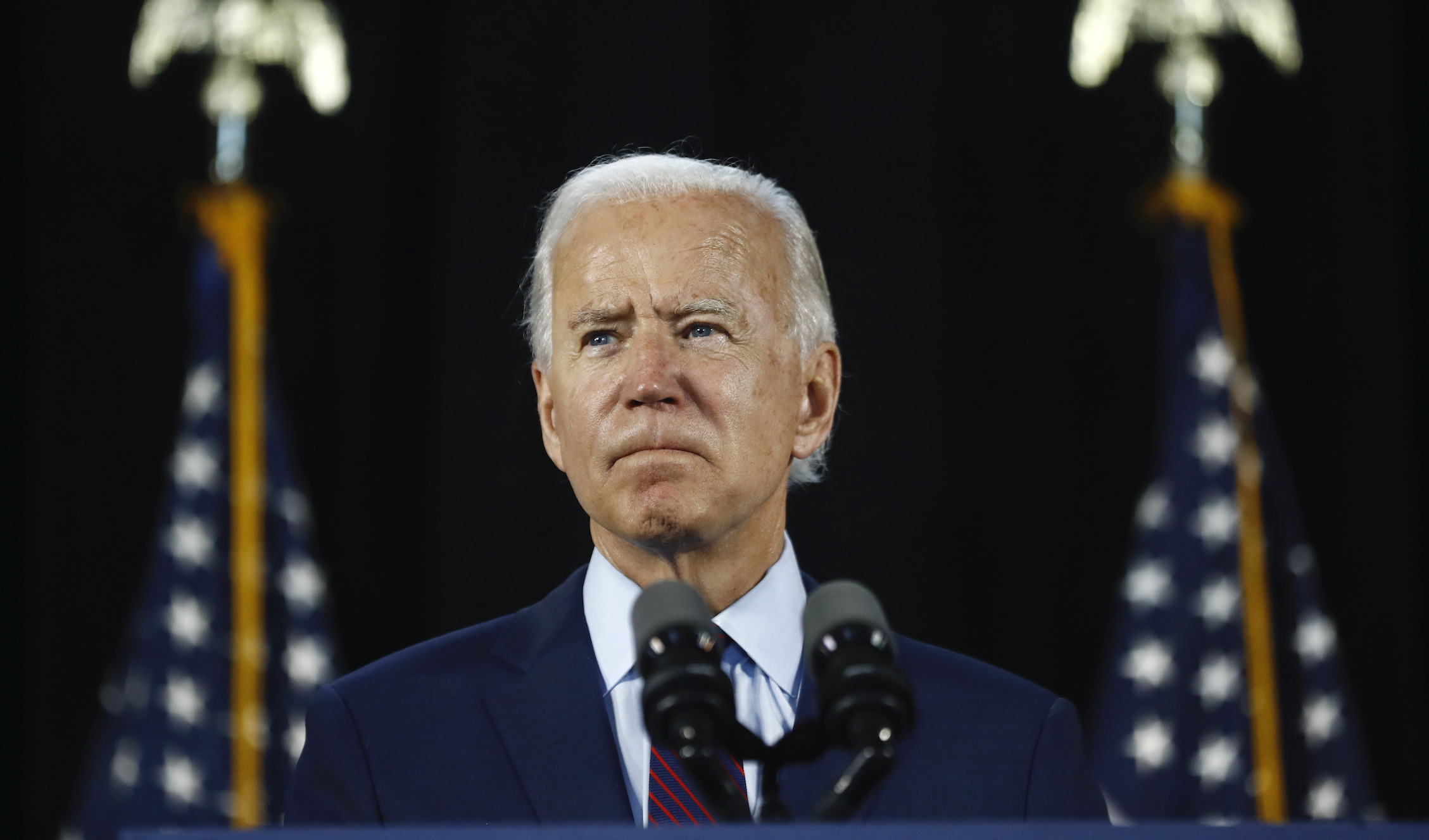Two largest federal employee unions back Biden