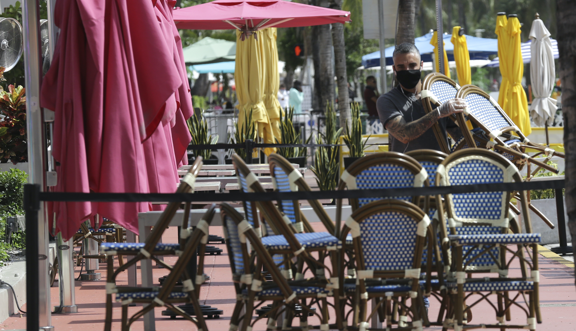 Dine-and-dashers make good after splitting before paying