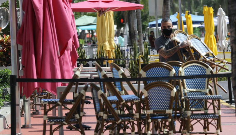 Restaurant patrons chant ‘get out’ when health inspectors show up after receiving coronavirus complaints