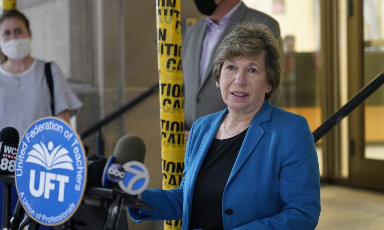 Prominent teachers union president backs vaccine mandate for educators