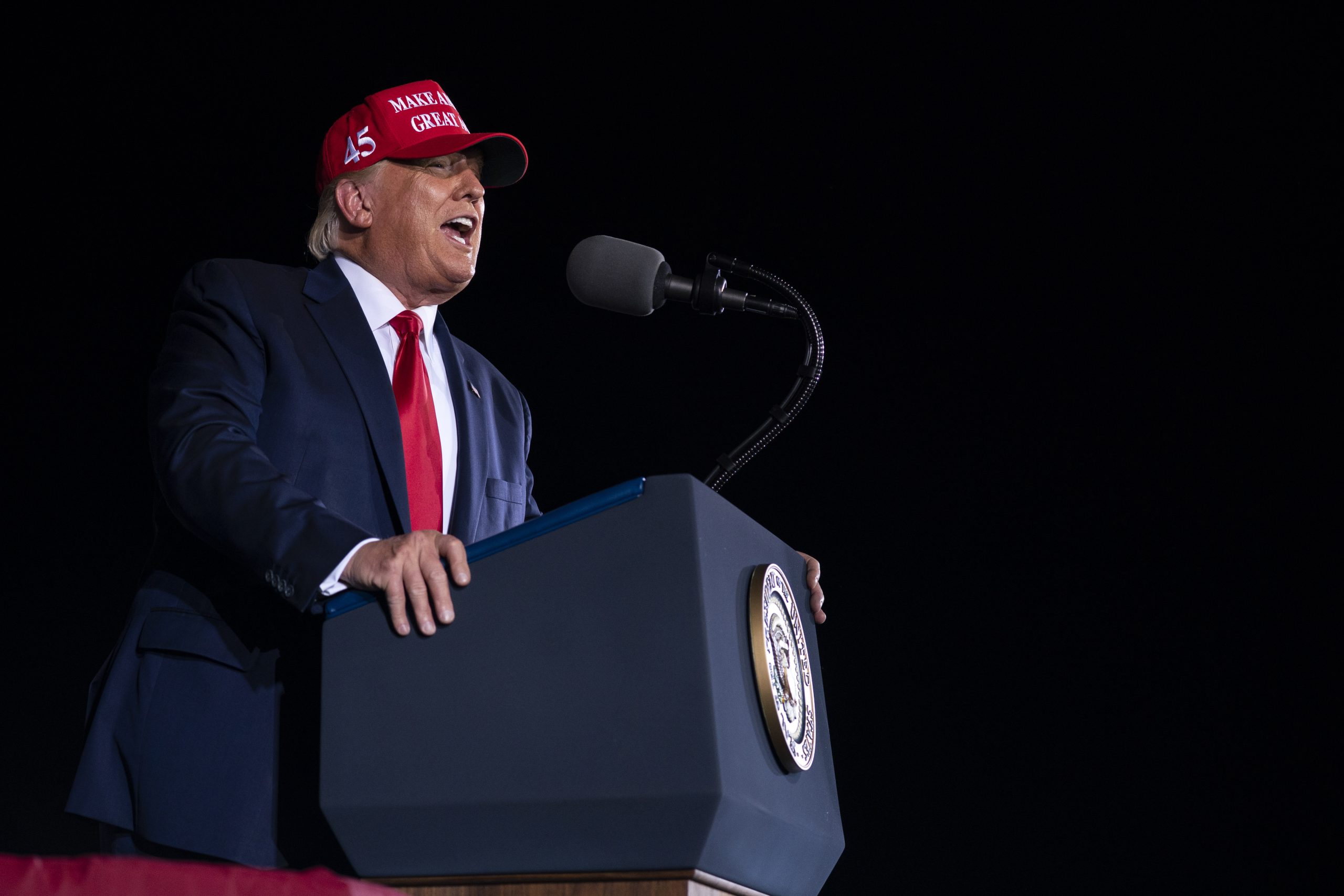 Trump signs executive order establishing 1776 Commission