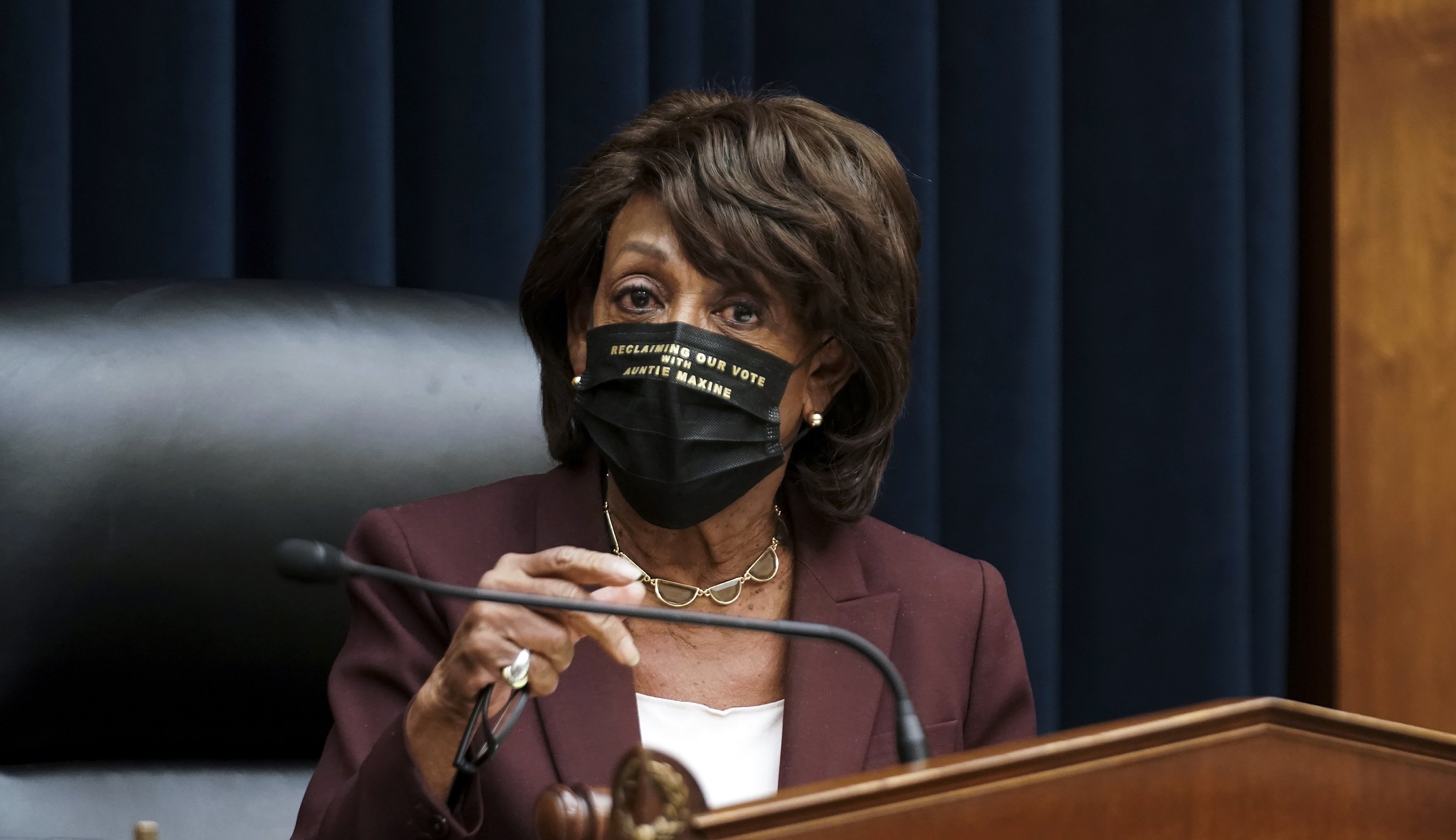 Maxine Waters incites mayhem while other Democrats kill police reform
