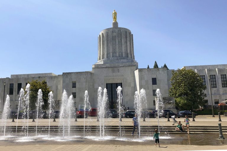 Oregon lawmakers butt heads with drug companies over ‘pay-for-delay’ patent suits