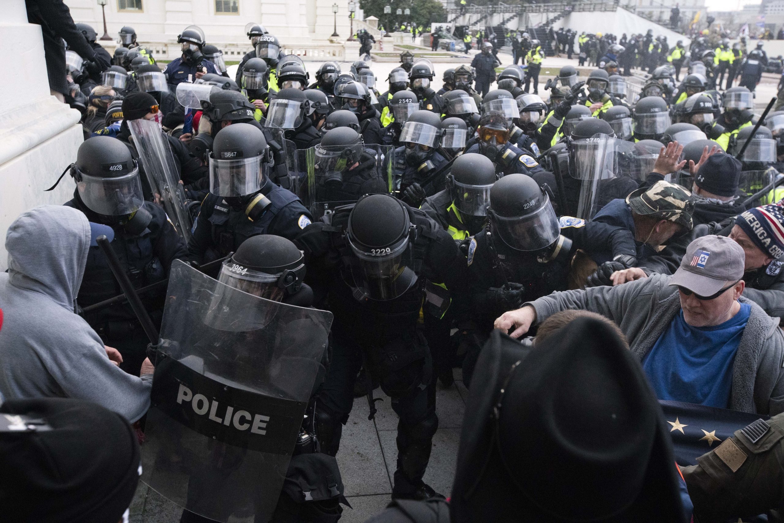 Florida man who allegedly attacked officers with fire extinguisher during Capitol siege is arrested