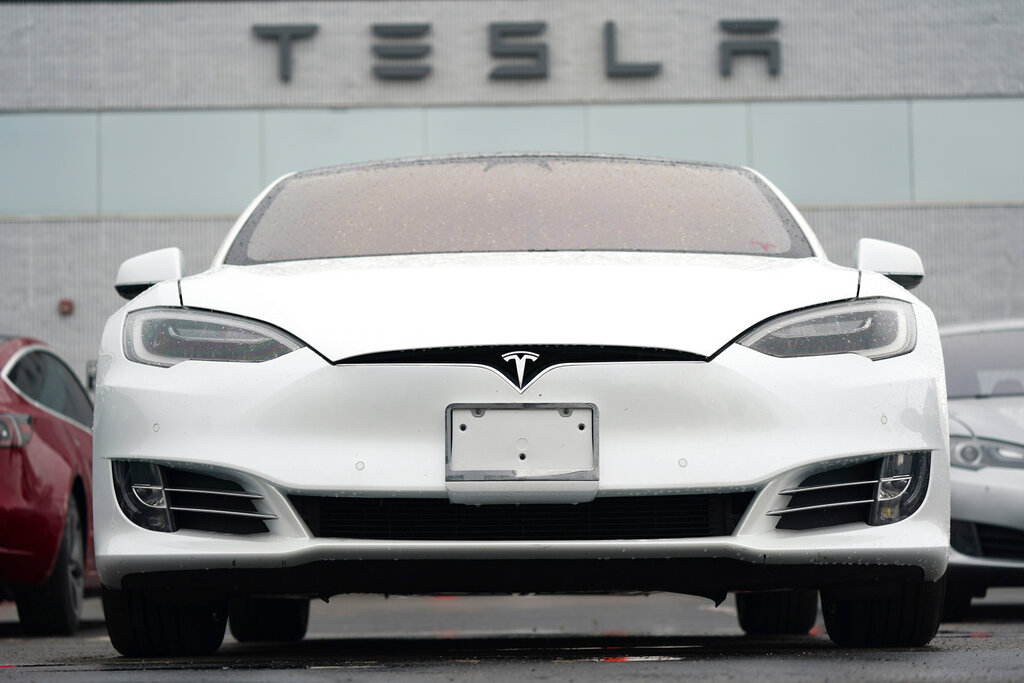WATCH: Tesla owner locked out of car after battery dies before 75,000th mile
