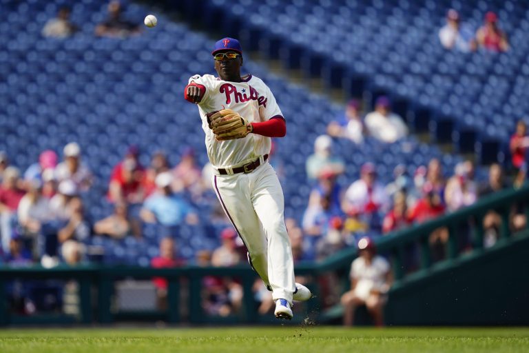 Phillies shortstop blames COVID-19 vaccine for worst season