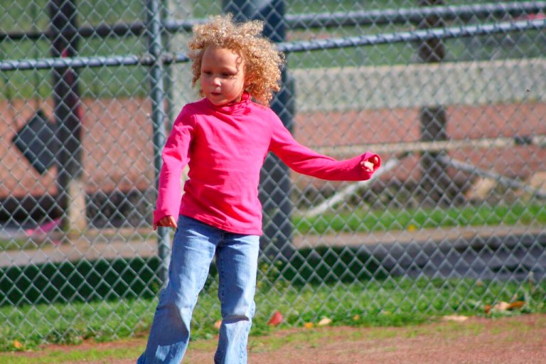 Father of Michigan girl, 7, files $1 million lawsuit against school district for cutting her hair