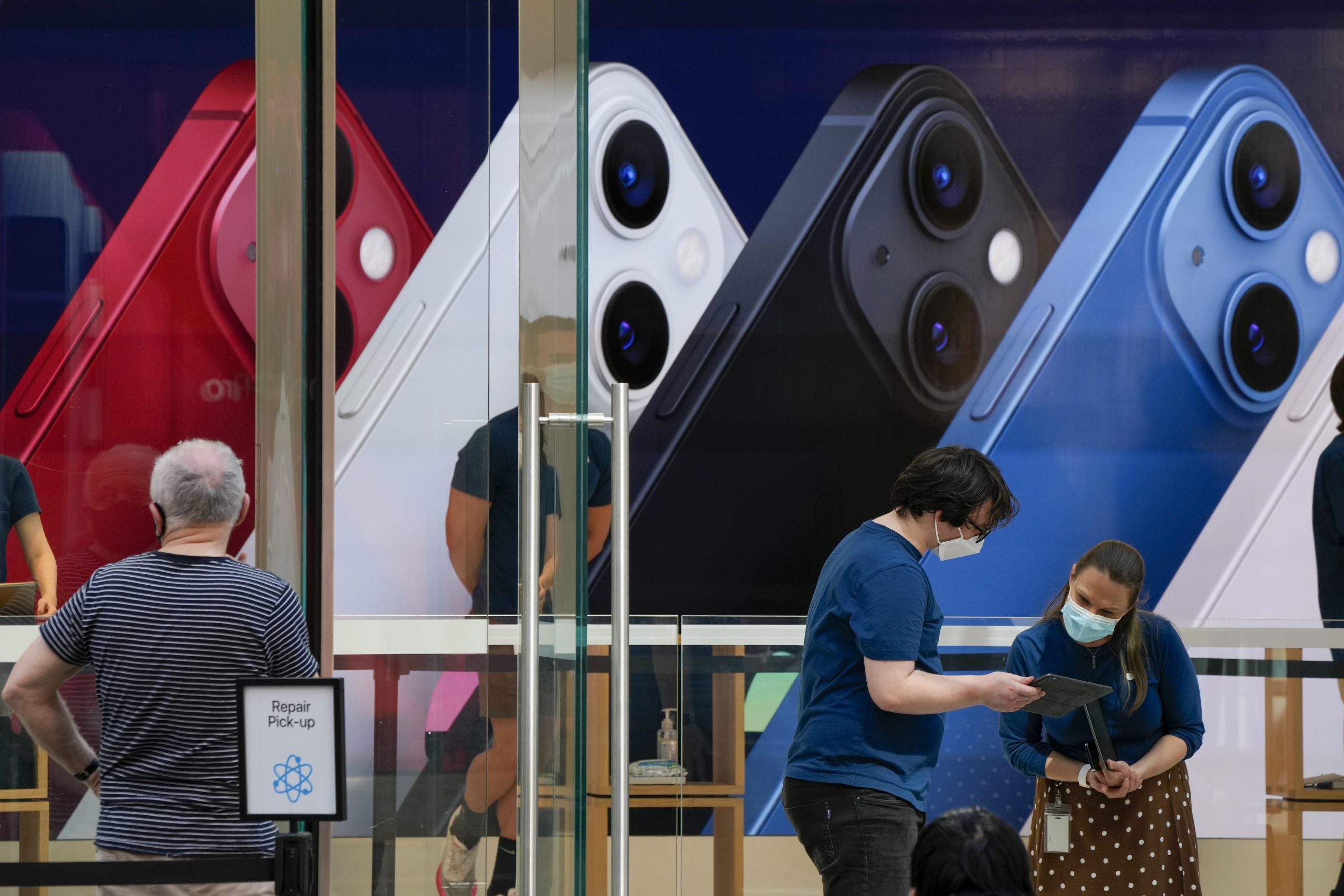 IPhone and iPad users told to update software to fix flaw giving hackers access