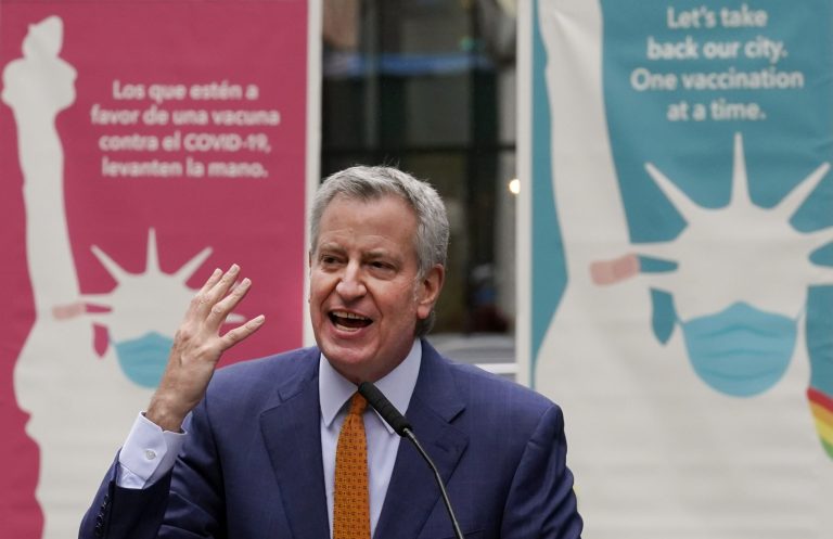 Bill de Blasio announces vaccine mandate for NYC private sector workers