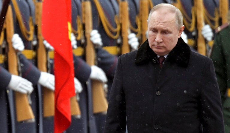 Putin calls for Ukrainian military coup against ‘neo-Nazis’ and ‘drug addicts’ in government