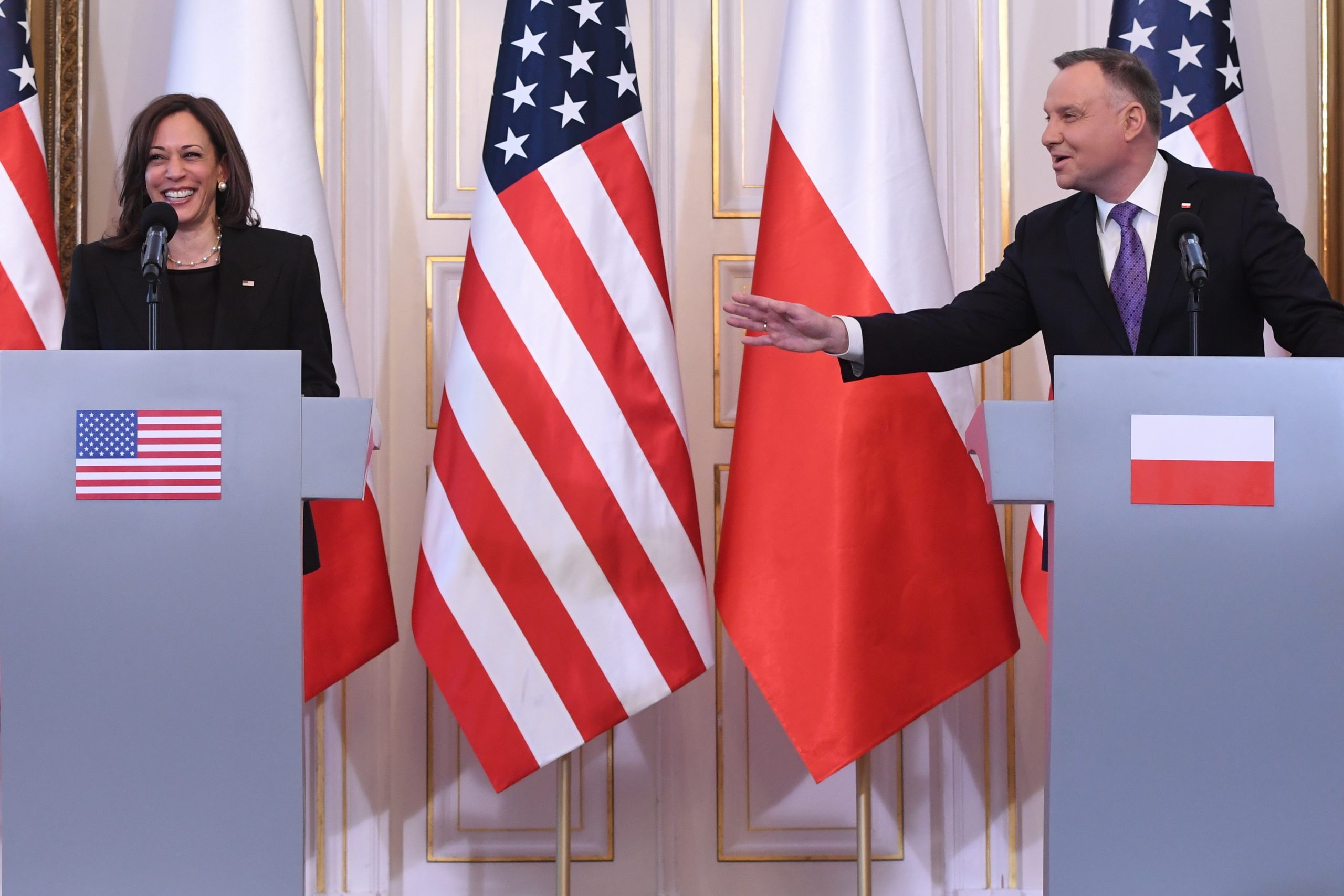Kamala Harris awkwardly laughs when asked about Ukrainian refugees