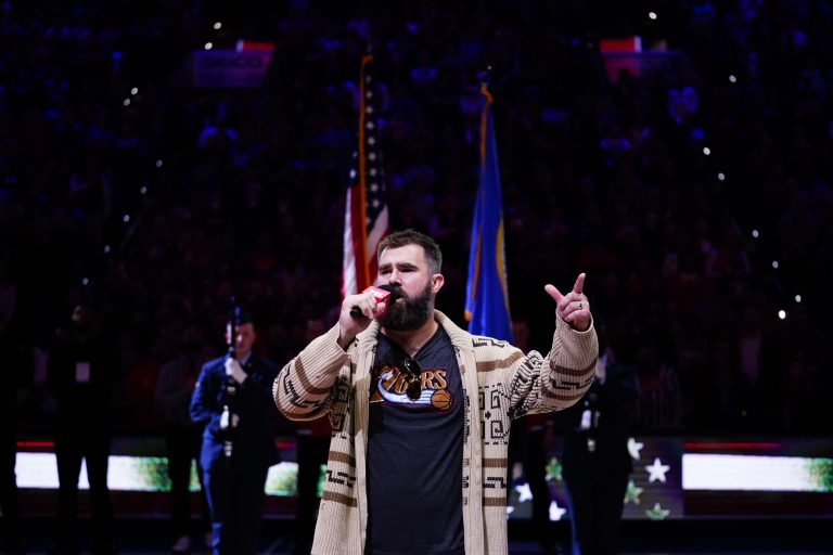 WATCH: NFL star sings national anthem before Philadelphia Sixers game to mixed reviews