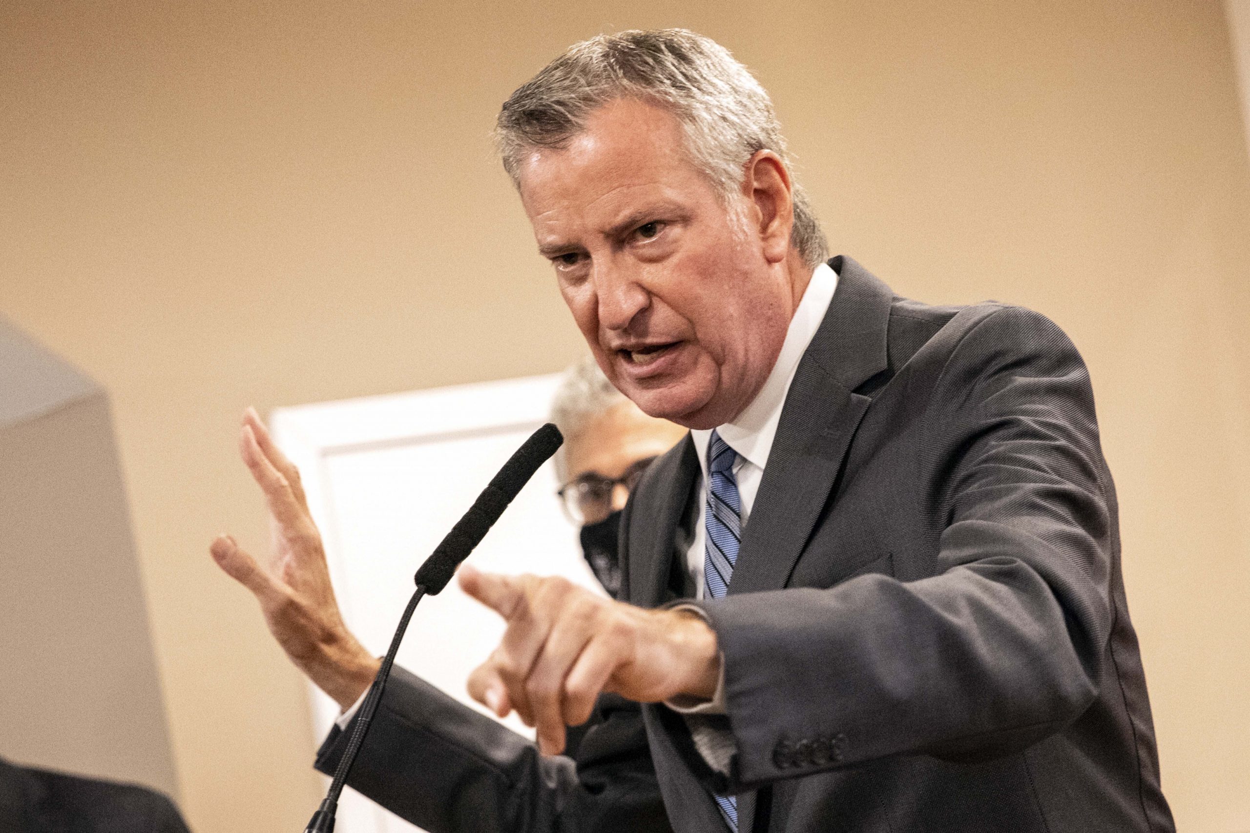 Bill de Blasio trashed as ‘gross unshowered guy’ by Democratic strategist