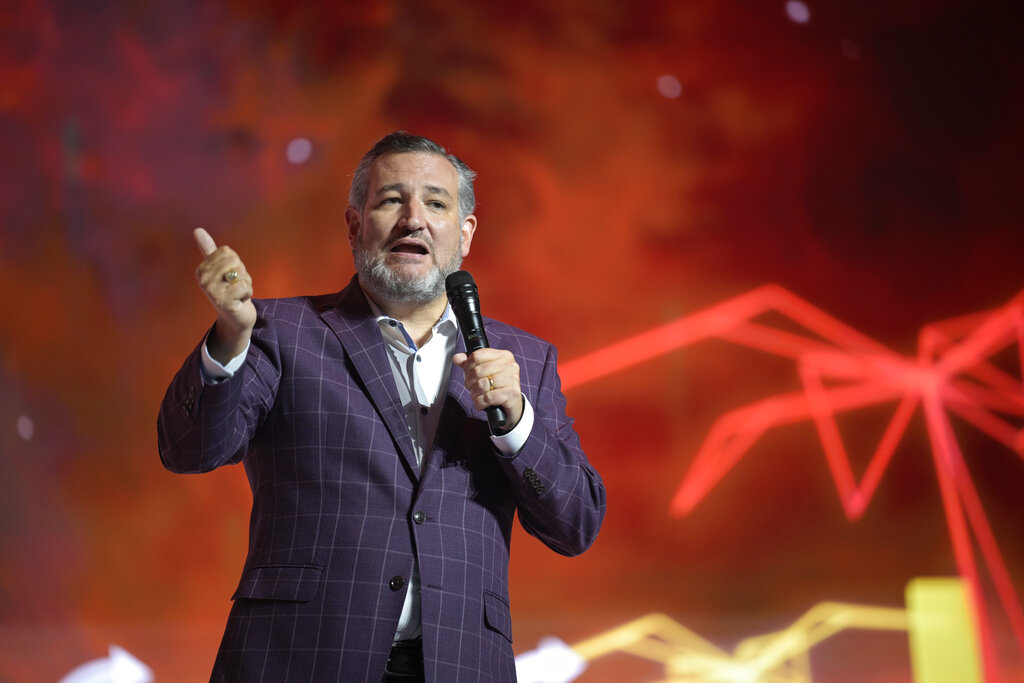 ‘Biggest human trafficker’: Ted Cruz slams Biden for migrant busing fury